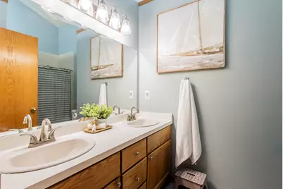 W226N2555  Oakwood Ln, Pewaukee, WI 53186 - Photo 13