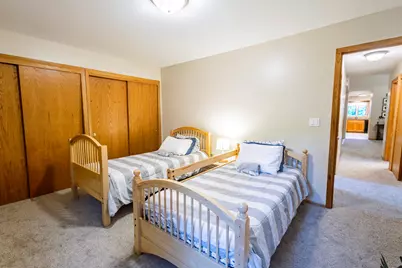 W226N2555  Oakwood Ln, Pewaukee, WI 53186 - Photo 17
