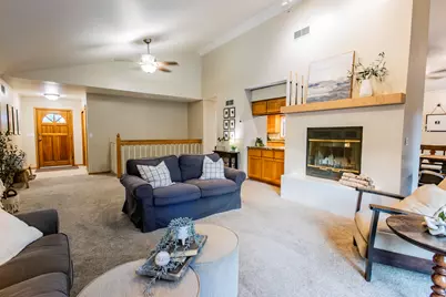 W226N2555  Oakwood Ln, Pewaukee, WI 53186 - Photo 3
