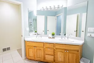 W226N2555 Oakwood Ln, Pewaukee, WI 53186 - Photo 29