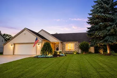 W226N2555  Oakwood Ln, Pewaukee, WI 53186 - Photo 1