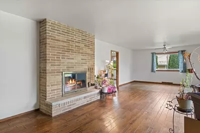 9041 N Rexleigh Dr, Bayside, WI 53217 - Photo 5