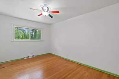 9041 N Rexleigh Dr, Bayside, WI 53217 - Photo 29
