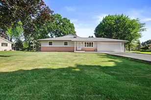 S67W13820 Hardwicke Pl, Muskego, WI 53150 - Photo 3