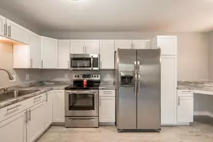 N114W16720 Crown Dr, Germantown, WI 53022 - Photo 7