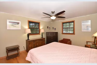 6600 N Braeburn Ln, Glendale, WI 53209 - Photo 15