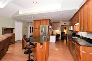 6600 N Braeburn Ln, Glendale, WI 53209 - Photo 7