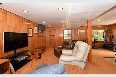 6600 N Braeburn Ln, Glendale, WI 53209 - Photo 23