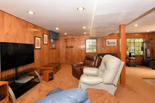 6600 N Braeburn Ln, Glendale, WI 53209 - Photo 23