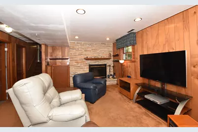 6600 N Braeburn Ln, Glendale, WI 53209 - Photo 27