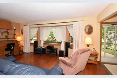 6600 N Braeburn Ln, Glendale, WI 53209 - Photo 11