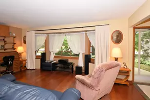 6600 N Braeburn Ln, Glendale, WI 53209 - Photo 11