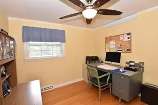 6600 N Braeburn Ln, Glendale, WI 53209 - Photo 17