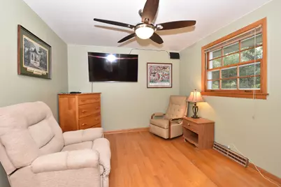 6600 N Braeburn Ln, Glendale, WI 53209 - Photo 21