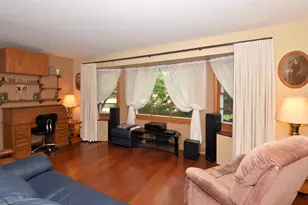 6600 N Braeburn Ln, Glendale, WI 53209 - Photo 9