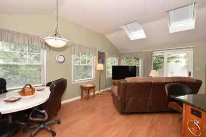 6600 N Braeburn Ln, Glendale, WI 53209 - Photo 5