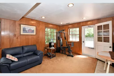 6600 N Braeburn Ln, Glendale, WI 53209 - Photo 25