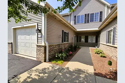 2178  Pine Ridge Ct #D, Grafton, WI 53024 - Photo 3