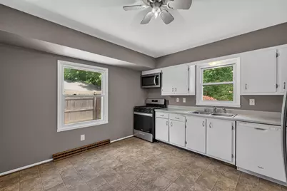 10404 W Darnel St, Milwaukee, WI 53224 - Photo 9