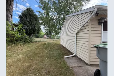 5713 W Calumet Rd, Milwaukee, WI 53223 - Photo 11