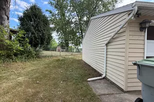 5713 W Calumet Rd, Milwaukee, WI 53223 - Photo 11