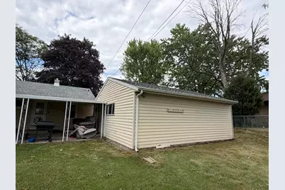 5713 W Calumet Rd, Milwaukee, WI 53223 - Photo 15
