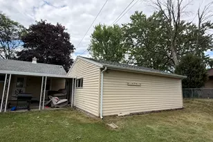 5713 W Calumet Rd, Milwaukee, WI 53223 - Photo 15