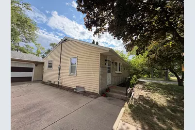 5713 W Calumet Rd, Milwaukee, WI 53223 - Photo 5