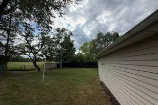 5713 W Calumet Rd, Milwaukee, WI 53223 - Photo 13