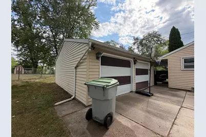 5713 W Calumet Rd, Milwaukee, WI 53223 - Photo 9