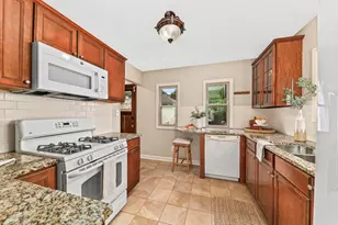 2746 N 73rd St, Wauwatosa, WI 53210 - Photo 11