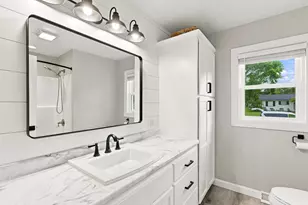10579 S Barton Rd, Oak Creek, WI 53154 - Photo 17