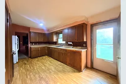 993  Middle Ridge Dr, Richfield, WI 53033 - Photo 7