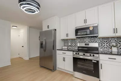 2327 W Vine St, Milwaukee, WI 53205 - Photo 7