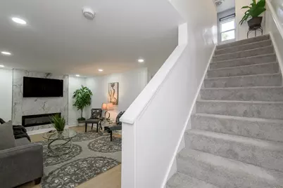 2327 W Vine St, Milwaukee, WI 53205 - Photo 9