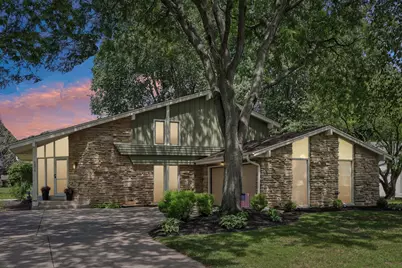 5806  Glen Flora Dr, Greendale, WI 53129 - Photo 3