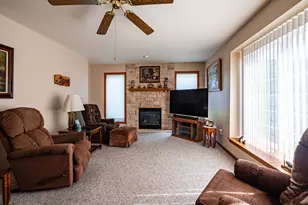 2671 W Wingate Ln, West Bend, WI 53090 - Photo 9