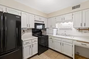 3635 N Tucker Pl, Milwaukee, WI 53222 - Photo 15