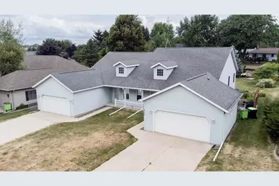 910-912  Prospect Ave, Beaver Dam, WI 53916 - Photo 3