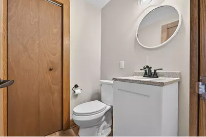 102 N Jefferson St, Racine, WI 53185 - Photo 11