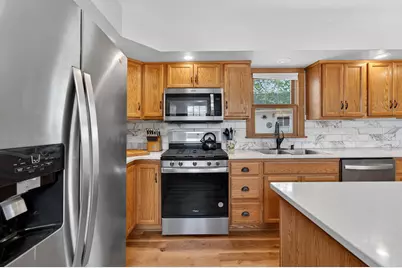 102 N Jefferson St, Racine, WI 53185 - Photo 5