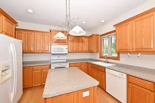 124 Meehan Cir, West Bend, WI 53095 - Photo 11