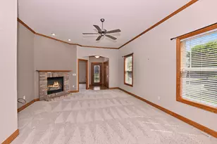 124 Meehan Cir, West Bend, WI 53095 - Photo 3