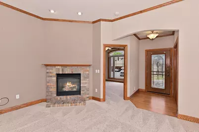 124  Meehan Cir, West Bend, WI 53095 - Photo 5