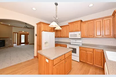 124  Meehan Cir, West Bend, WI 53095 - Photo 13