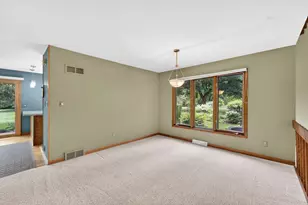 6028 Quaker Hill Rd, Racine, WI 53406 - Photo 9
