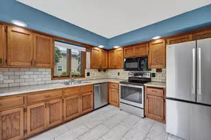 6028 Quaker Hill Rd, Racine, WI 53406 - Photo 11