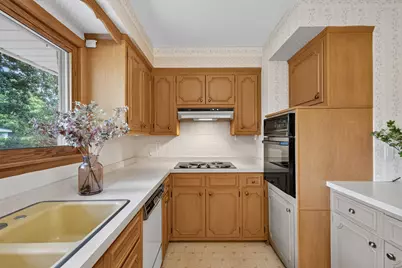 N84W12876  Ronald Dr, Menomonee Falls, WI 53051 - Photo 9