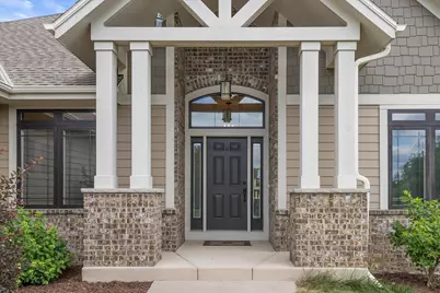 5465 S Baneberry Ct, New Berlin, WI 53146 - Photo 5