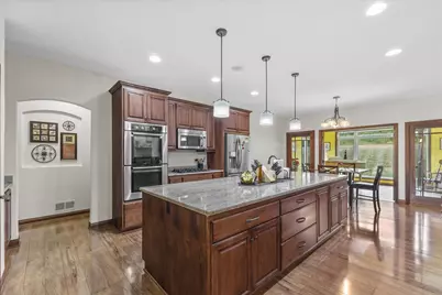 5465 S Baneberry Ct, New Berlin, WI 53146 - Photo 7